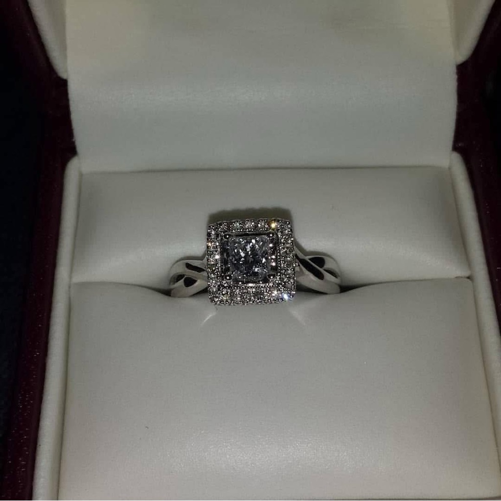Helzberg Diamonds Silver Ring With Princess-Cut Diamond And Halo Design 2500$